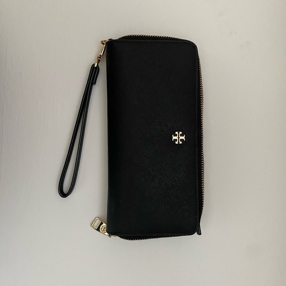 Tory Burch Black Robinson Zip Wallet - Picture 1 of 7